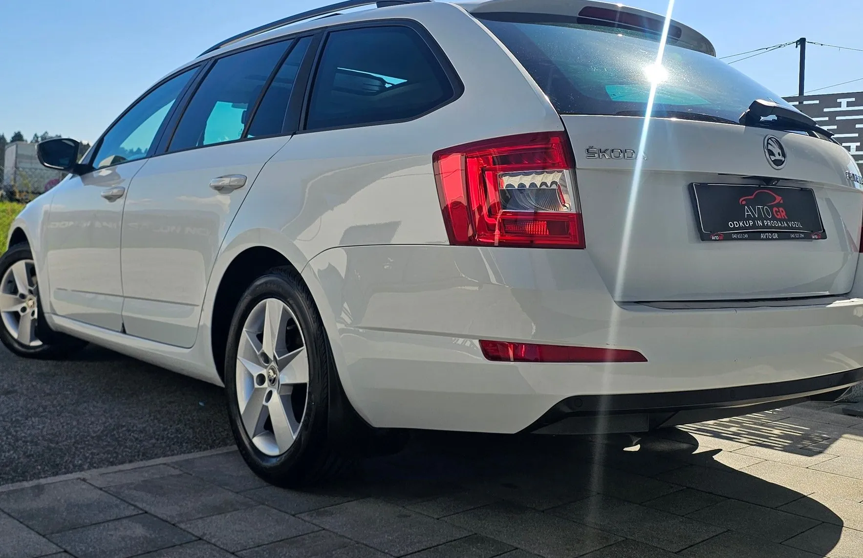 Zunanja slika - Škoda Octavia - Combi 1.6 TDI -PANORAMA-KAMERA-PDC-ODLIČNA-KREDIT - 9