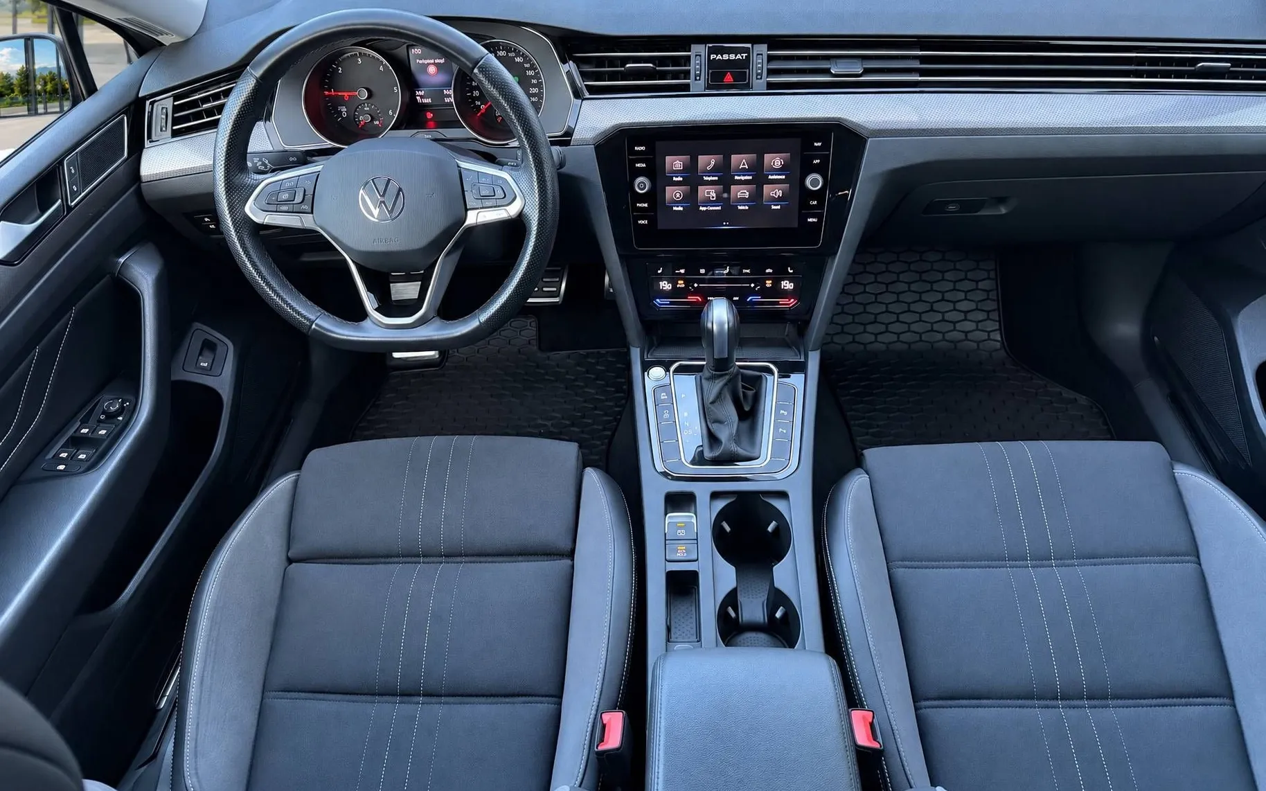 Notranja slika - Volkswagen Passat Alltrack - 4motion 2.0 TDI BMT SCR DSG-Vlečna kljuka-IQ Light - 12