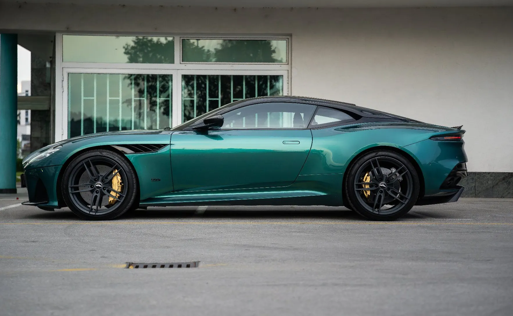 Zunanja slika - Aston Martin DBS - AM RACING GREEN EXT. CARBON BANG OLUFSEN - 8