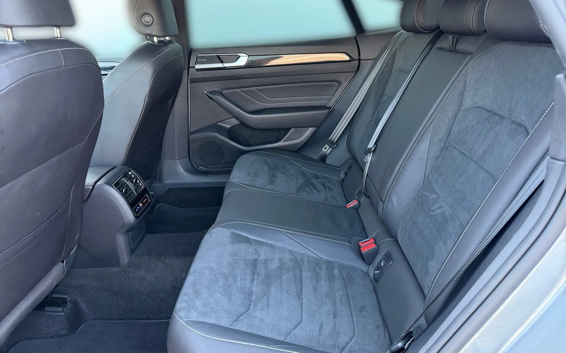Notranja slika - Volkswagen Arteon - 2.0 TDI BMT R-Line DSG-DCC-20 COL-Mrtvi kot-Harman - 11
