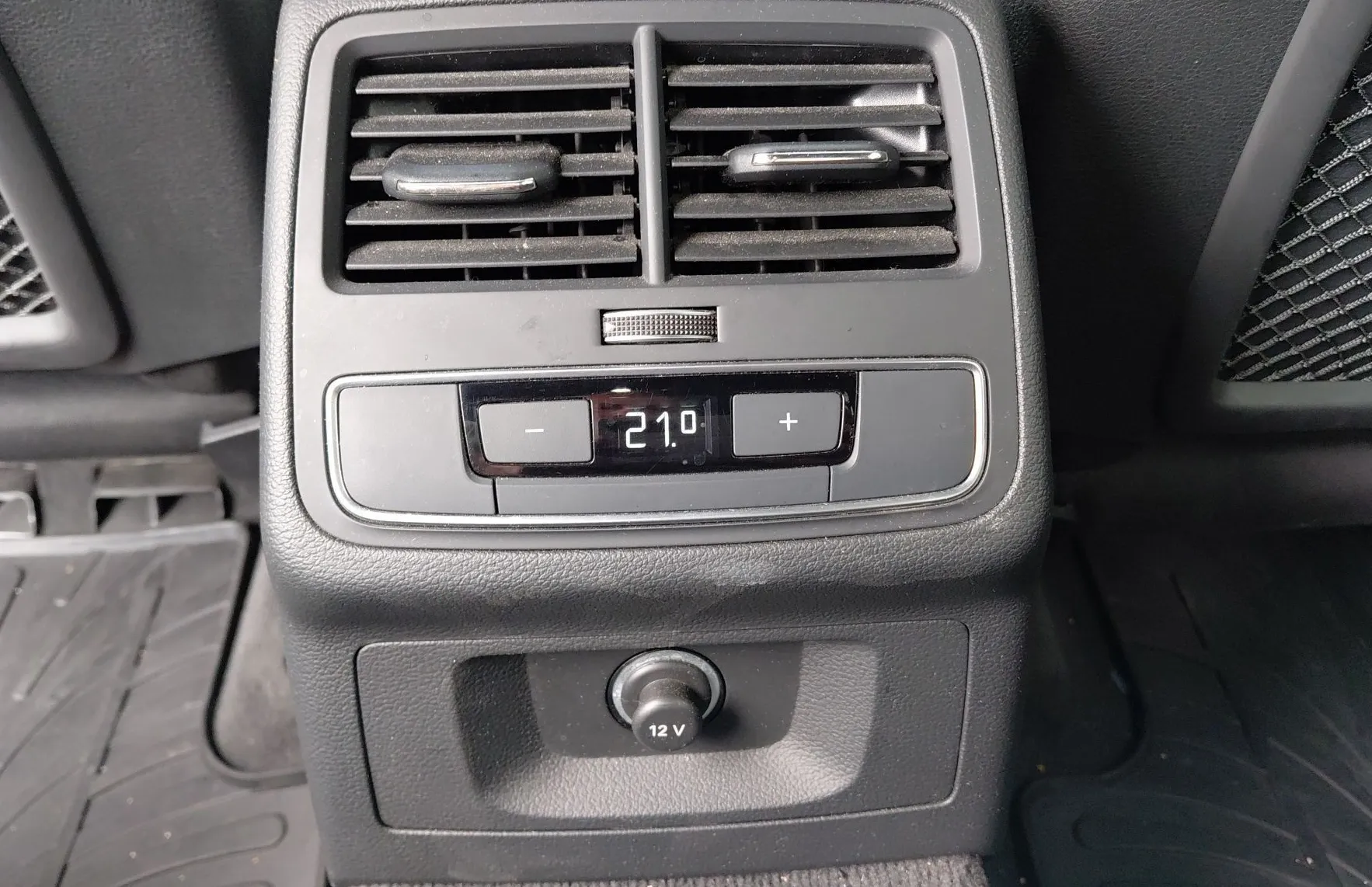 Zunanja slika - Audi A4 - 35 TFSI S tronic S Line-SLO poreklo-LED PDC-Kame.. - 12