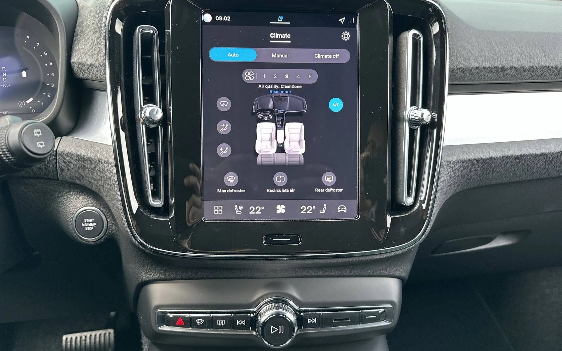 Notranja slika - Volvo XC40 - B3 P Core AT DCT... - 17
