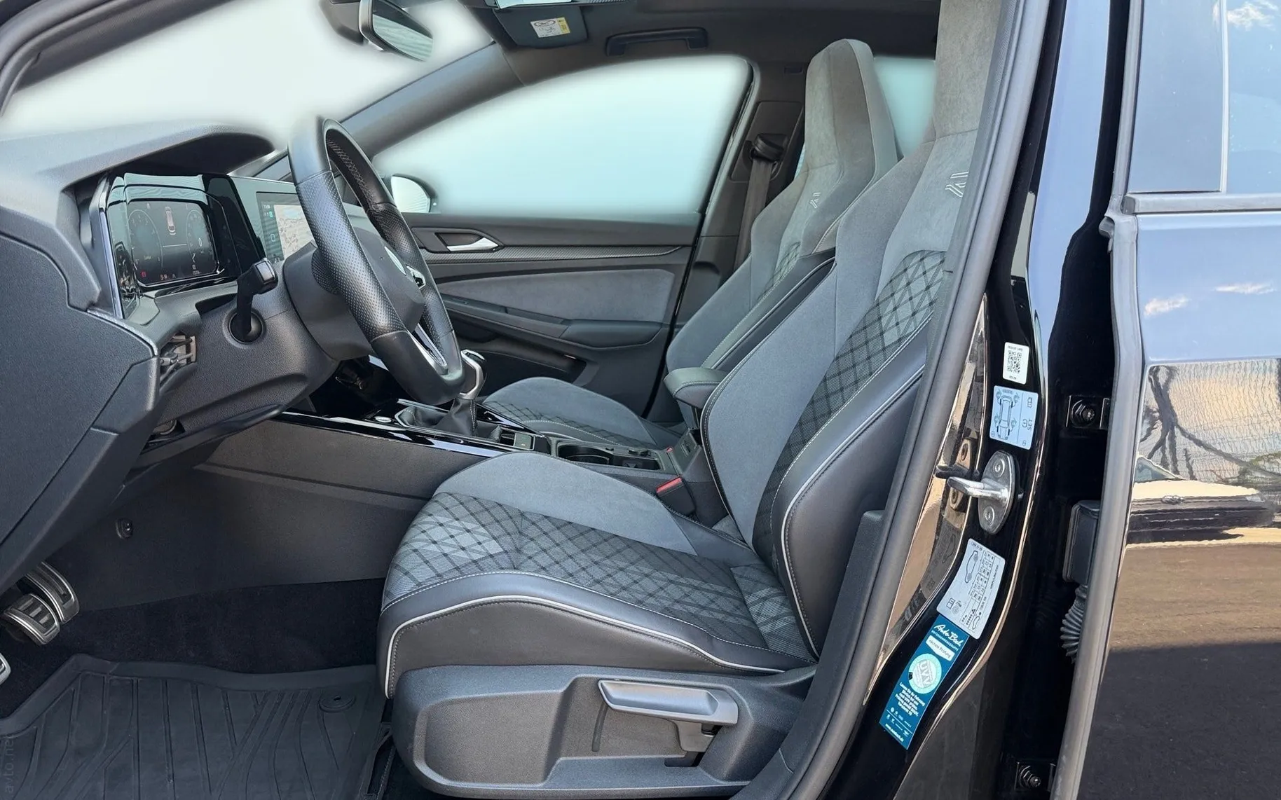 Notranja slika - Volkswagen Golf Variant - 1.5 TSI R-Line-Panorama-Gretje sedežev+volan-ACC.. - 7