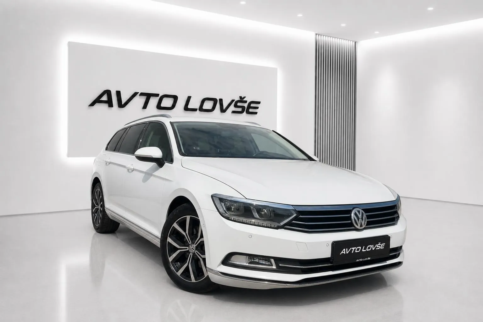 Zunanja slika - Volkswagen Passat Variant - 2.0 TDI BMT Highline-VIRTUAL-LED-ALU-PDC-ODLIČEN - 2