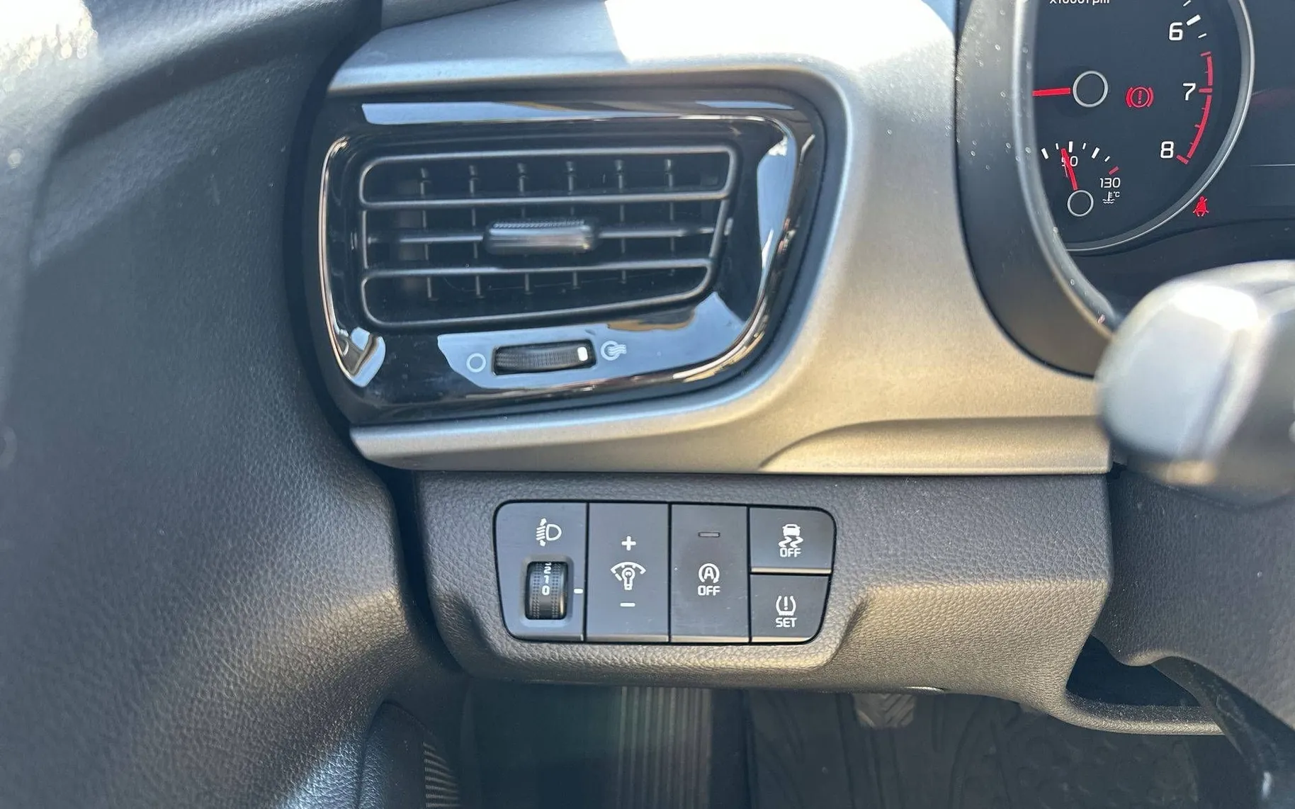 Notranja slika - KIA Stonic - 1.0 T-GDi LX Urban ISG - 20