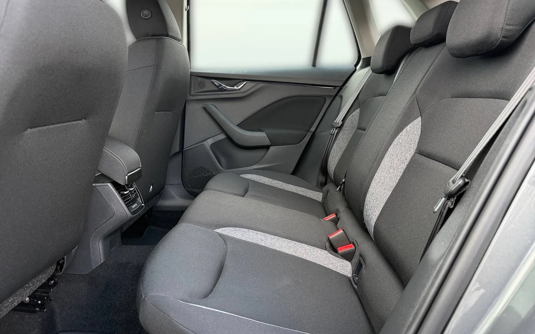 Notranja slika - Škoda Kamiq - 1.0 TSI Easy - 11