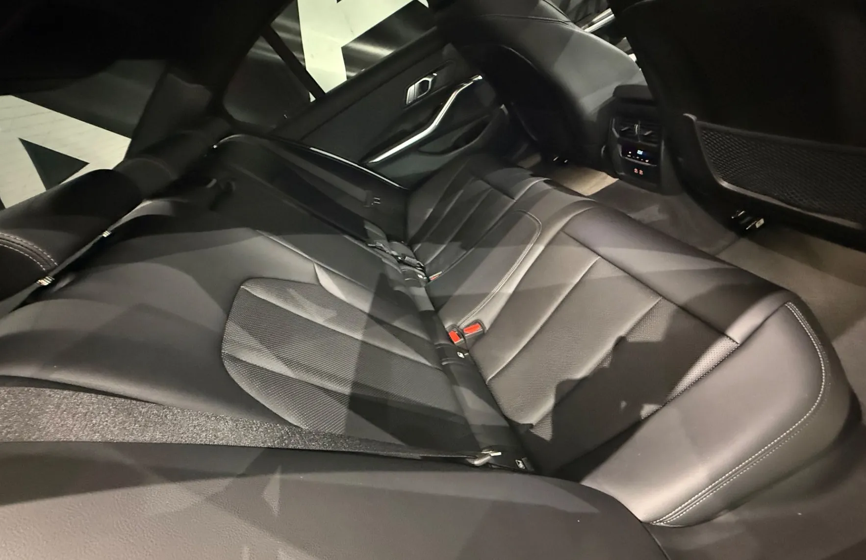 Zunanja slika - BMW Serija 3 - : 320d Avt. M Sport-WIDESCREEN-HIFI-ACC - 12