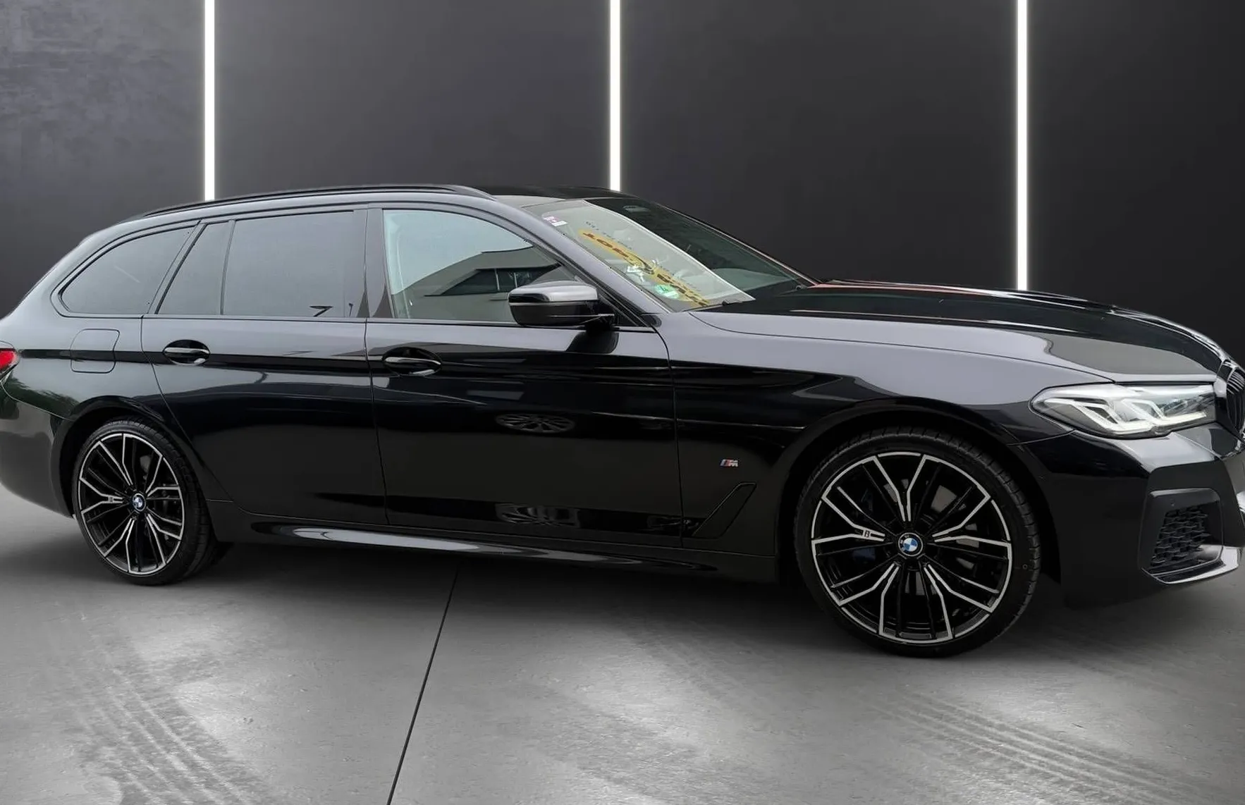 Zunanja slika - BMW Serija 5 - Touring: 520i M SPORT PAKET PANO USNJE NAVI KAMERA VIRTU - 7