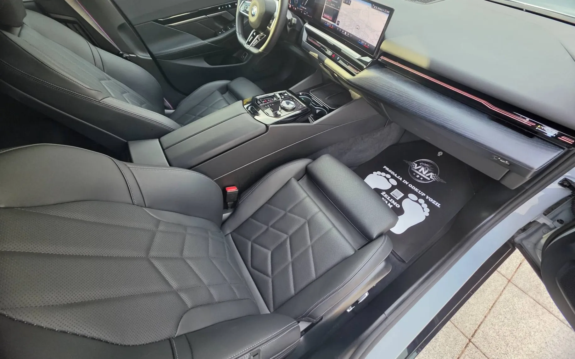 Notranja slika - BMW serija 5 Touring: - 540d xDrive Touring Avt. |M-OPTIC|VIRTUAL|HL-SED| - 9