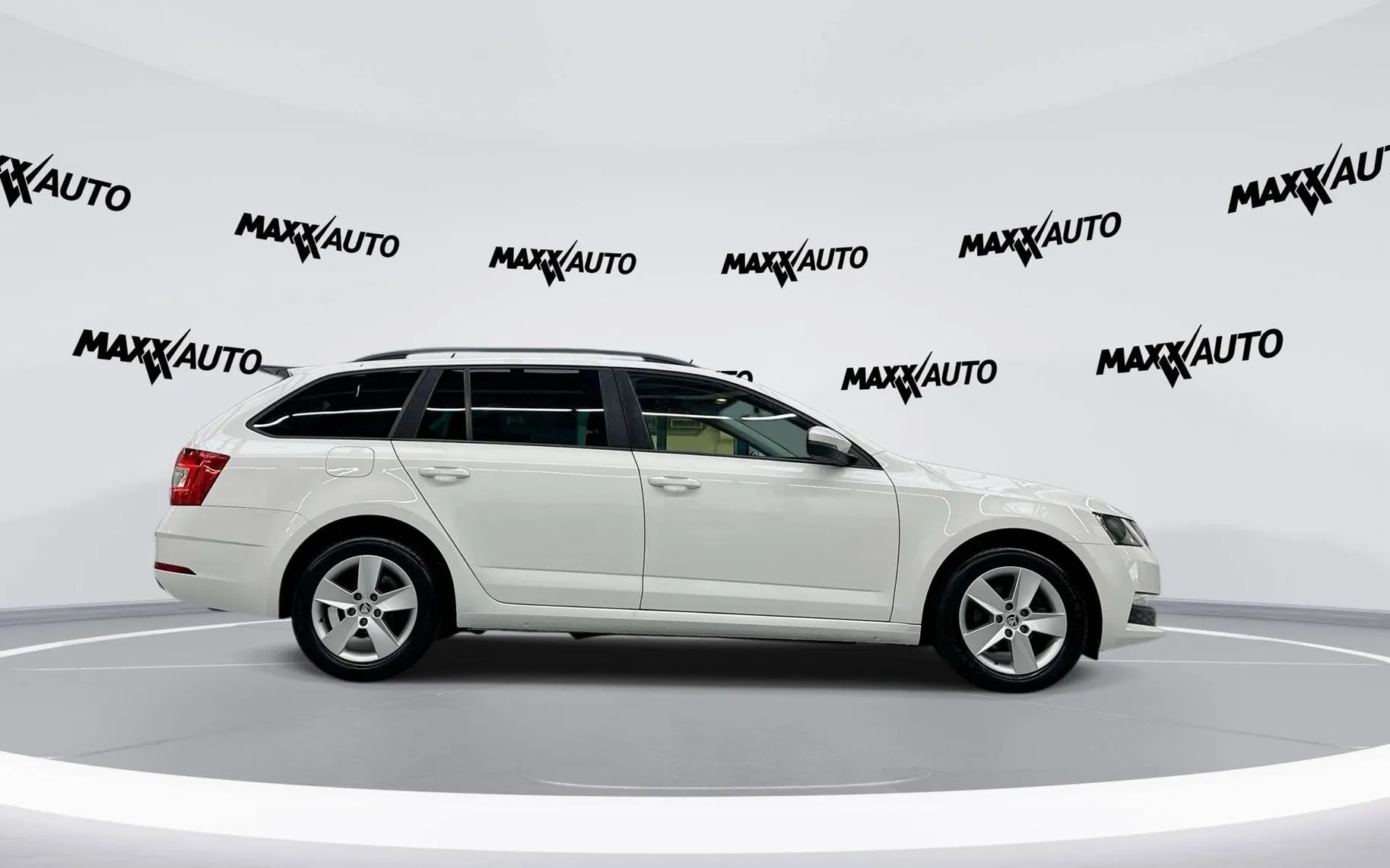 Zunanja slika - Škoda Octavia - Combi 1.6 TDI Family... - 4
