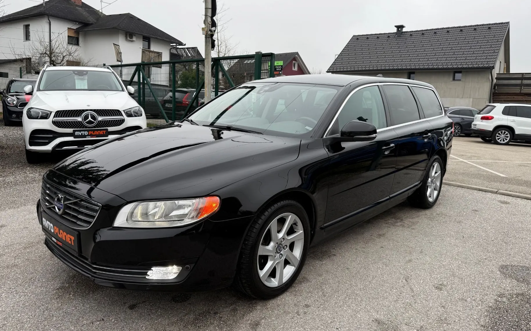 Zunanja slika - Volvo V70 - 2.0 D AUT. Momentum LED NAVI USNJE VLEČNA - 4