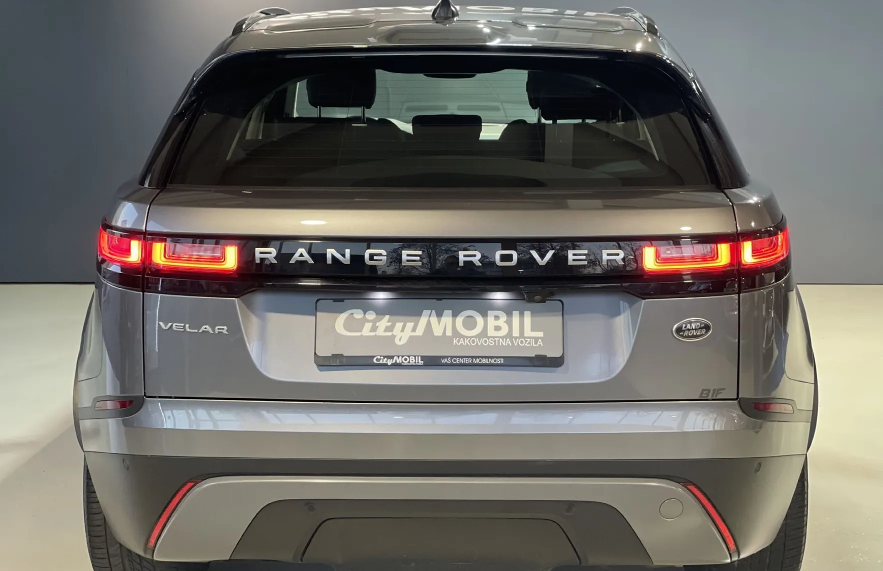 Zunanja slika - Land Rover Range Rover Velar - PANORAMA-ALCANTARA-KEYLESS-NAVI-GRETJE-RADAR-LE - 6