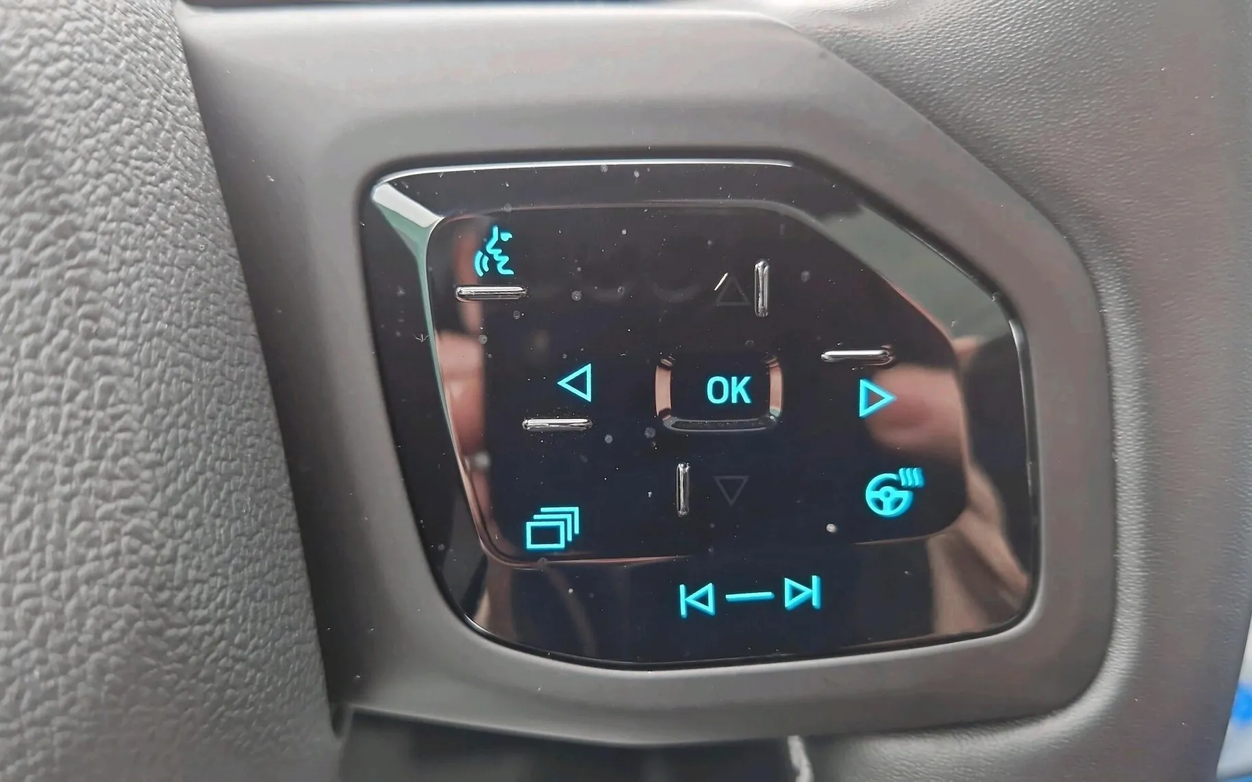 Zunanja slika - Ford Explorer - PREMIUM AWD 340KM PODALJŠAN DOSEG-SLO-PANORAM-360o - 18