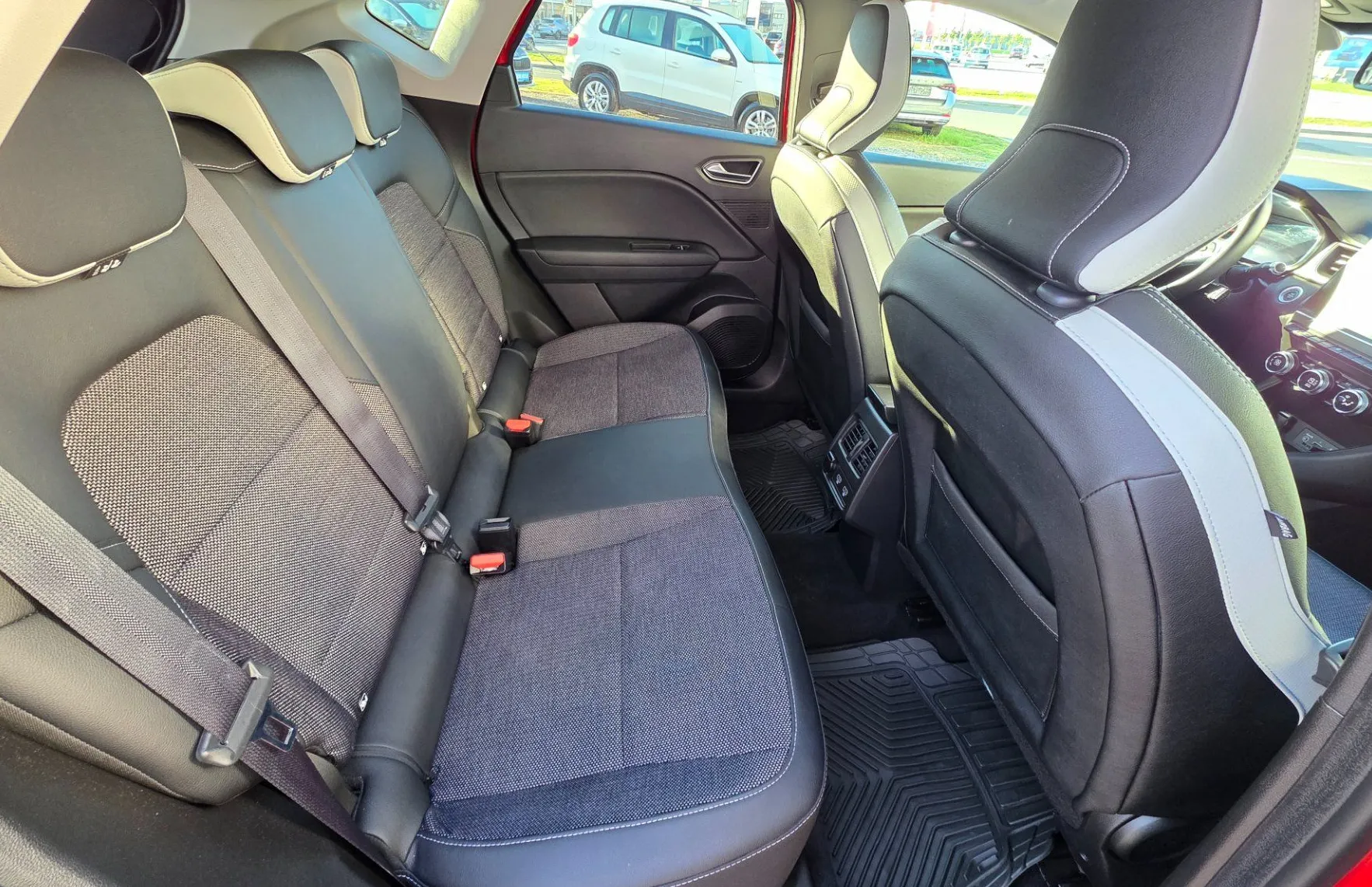 Zunanja slika - Renault Captur - dCi 115 Intens EDC, SLO,KAMERA,FULL LED,TOP STANJE - 12