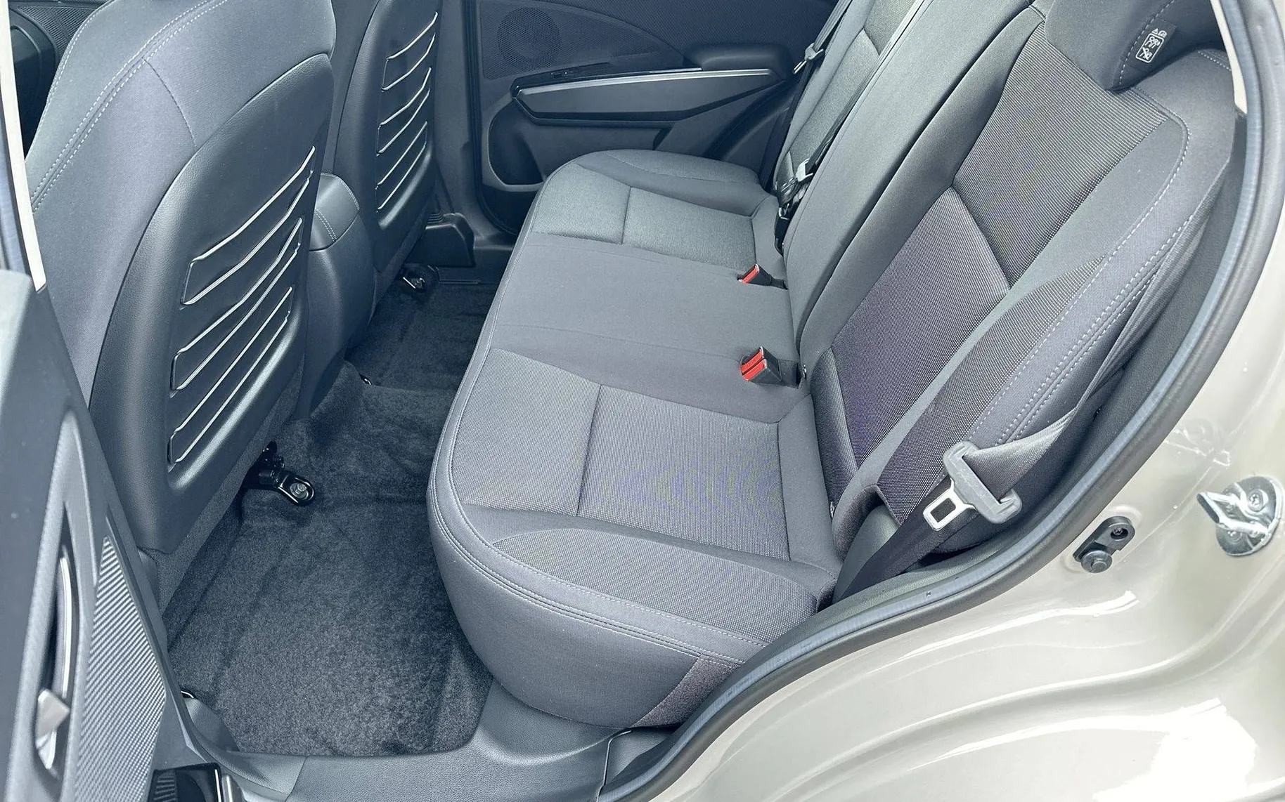 Notranja slika - SsangYong Tivoli - 1.5 T-GDi Fresh 2WD M T... - 11