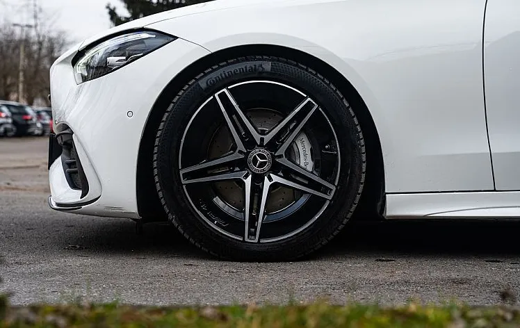 Zunanja slika - Mercedes-Benz C-Razred - C 300d - AMG line - Pano - LED - 360 kamera - 10