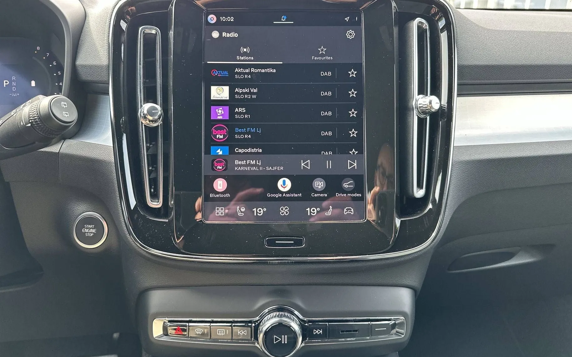 Notranja slika - Volvo XC40 - B3P Plus Dark Avt - 16