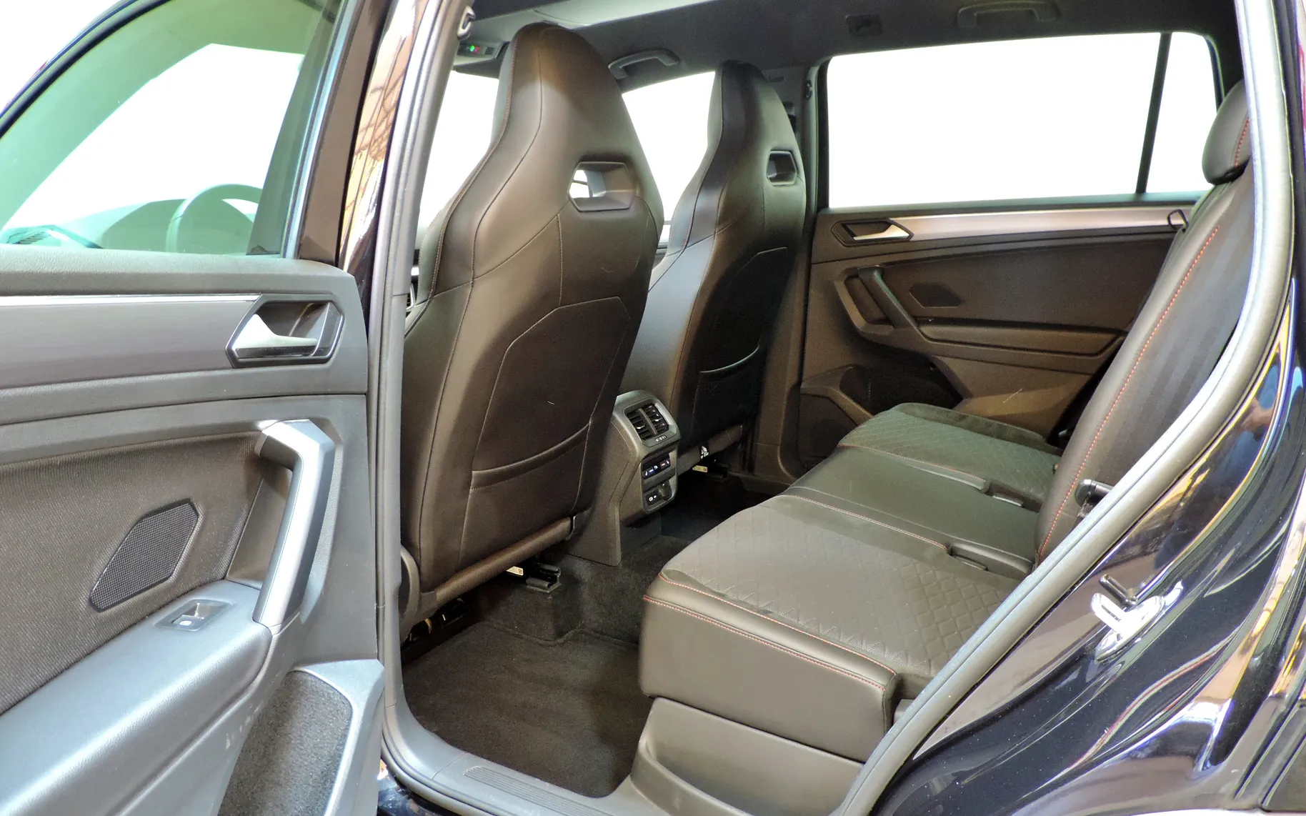 Zunanja slika - Seat Tarraco - 4Drive 2.0 TDI FR DSG KLJUKA-ACC-KAMERA - 11
