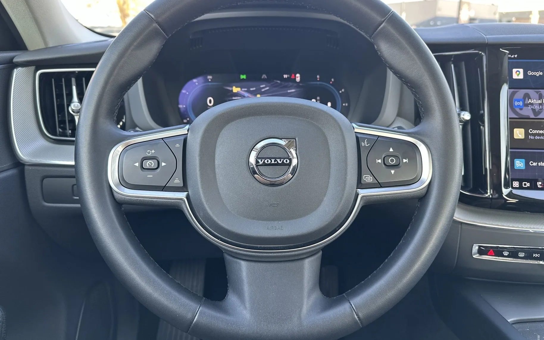 Notranja slika - Volvo XC60 - B4 D Core AT - 32