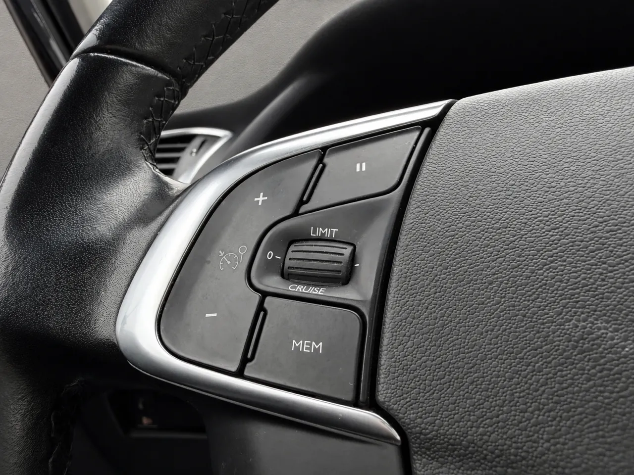 Zunanja slika - Citroën C4 - 1.6 BlueHDi SHINE 1.LASTNICA SLO.VOZILO NAVI ALU17 - 12