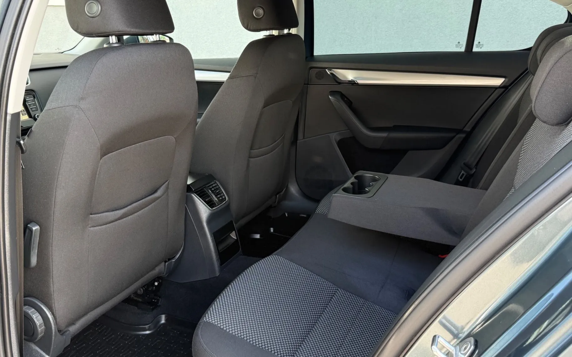 Notranja slika - Škoda Octavia - 1.6 TDI-NAVIGACIJA-LIZING ZA TUJCE-PDC-ODLIČEN- - 13