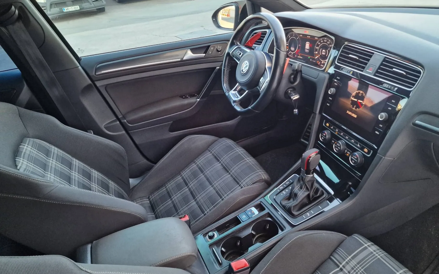 Notranja slika - Volkswagen Golf - 2.0 GTD 7.5  DSG POLOG 1800 VIRTUAL ... - 8