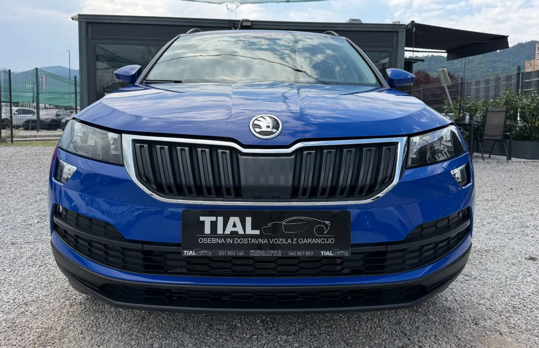 Zunanja slika - Škoda Karoq - 4x4 2.0 TDI DSG VELIK SERVIS-17COL-TEMP.-SLO - 2