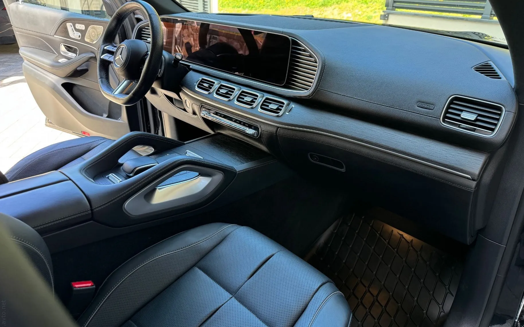 Notranja slika - Mercedes-Benz GLS-Razred - GLS 450 d 4MATIC AMG -MASAŽA-HLAJENJE SED-ZRAČNO-. - 10