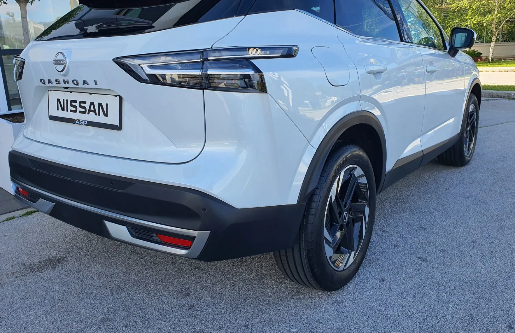 Zunanja slika - Nissan Qashqai - 1.3 DIG-T MHEV N-Connecta X-Tronic - 6