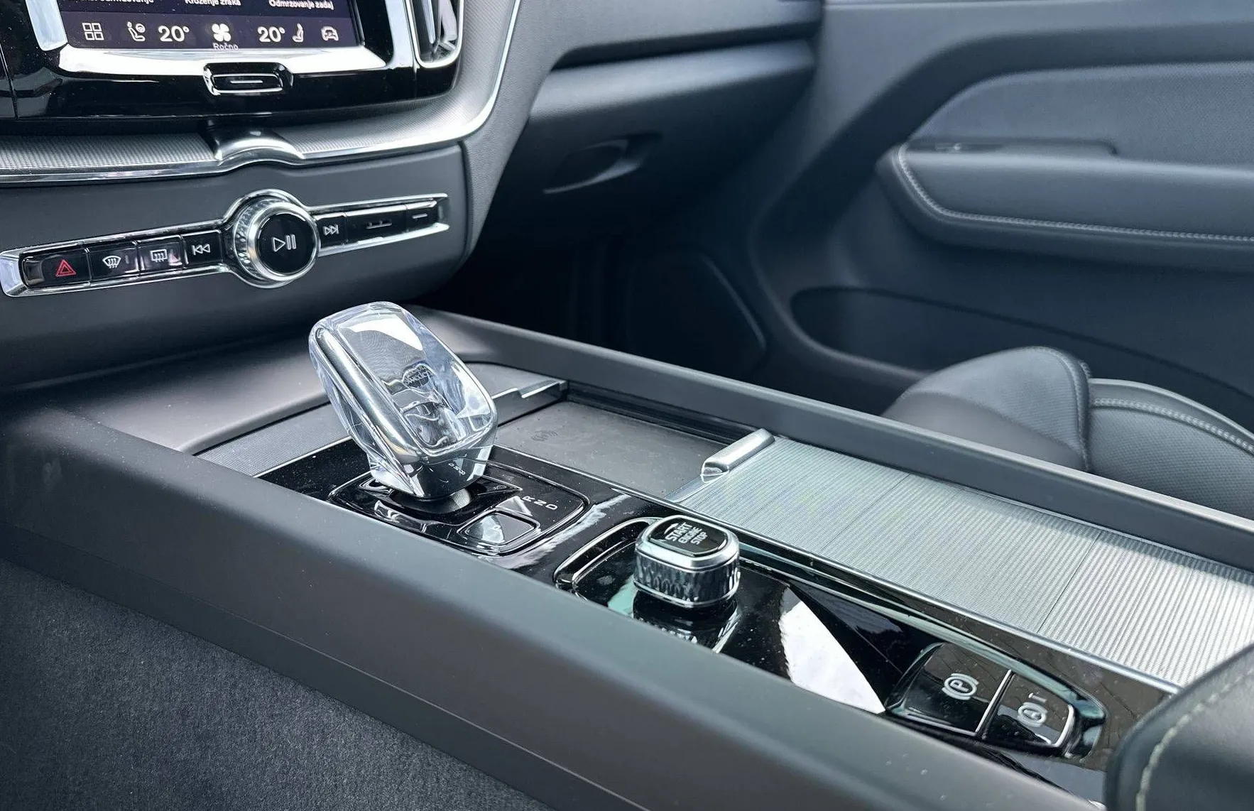 Zunanja slika - Volvo XC60 - B5P AWD Black Edition Avt. BLISS ACC MEMORY. GRET. - 20