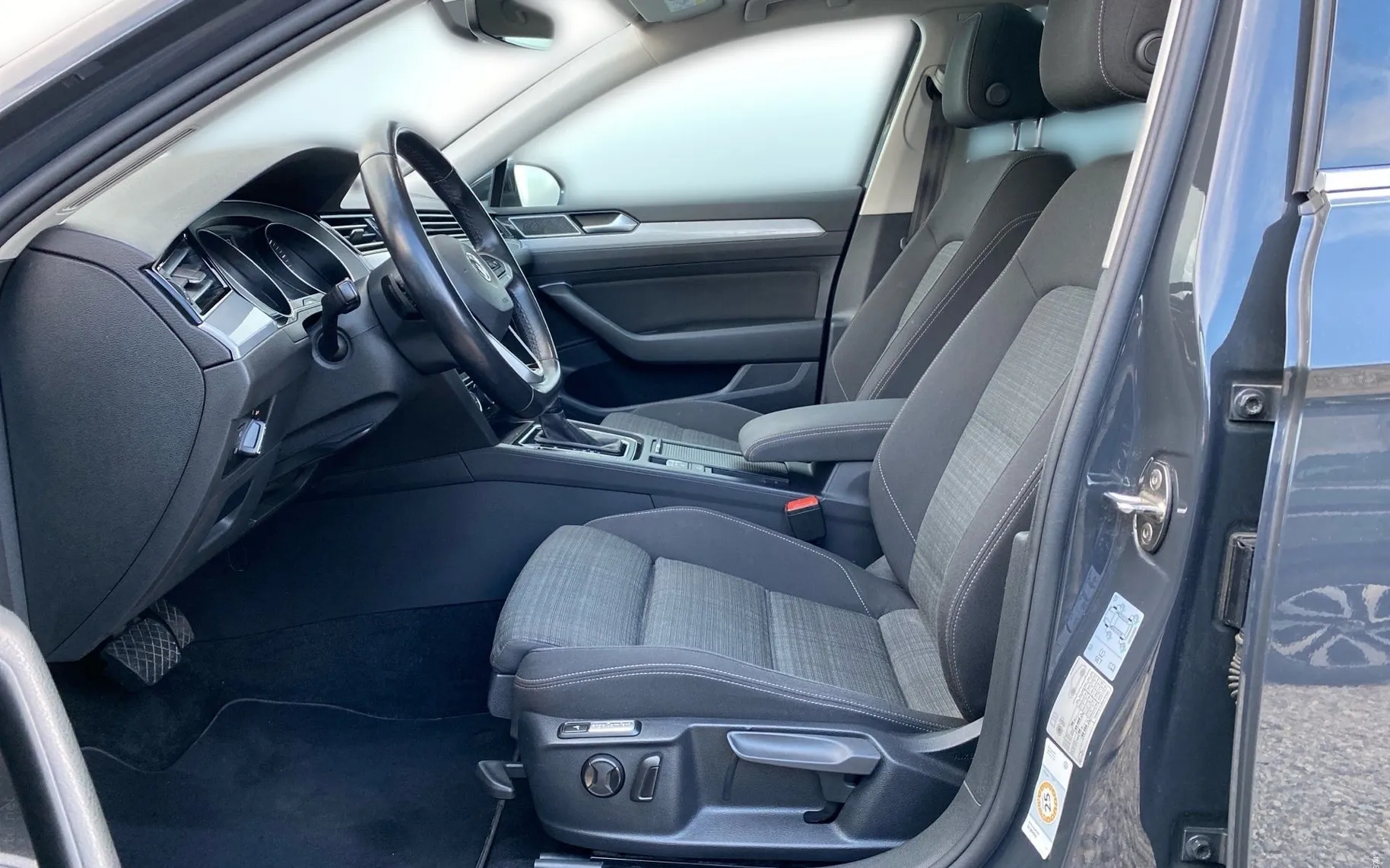 Notranja slika - Volkswagen Passat - 2.0 TDI BMT SCR Business avt.-Panorama-LED-Kamera - 7