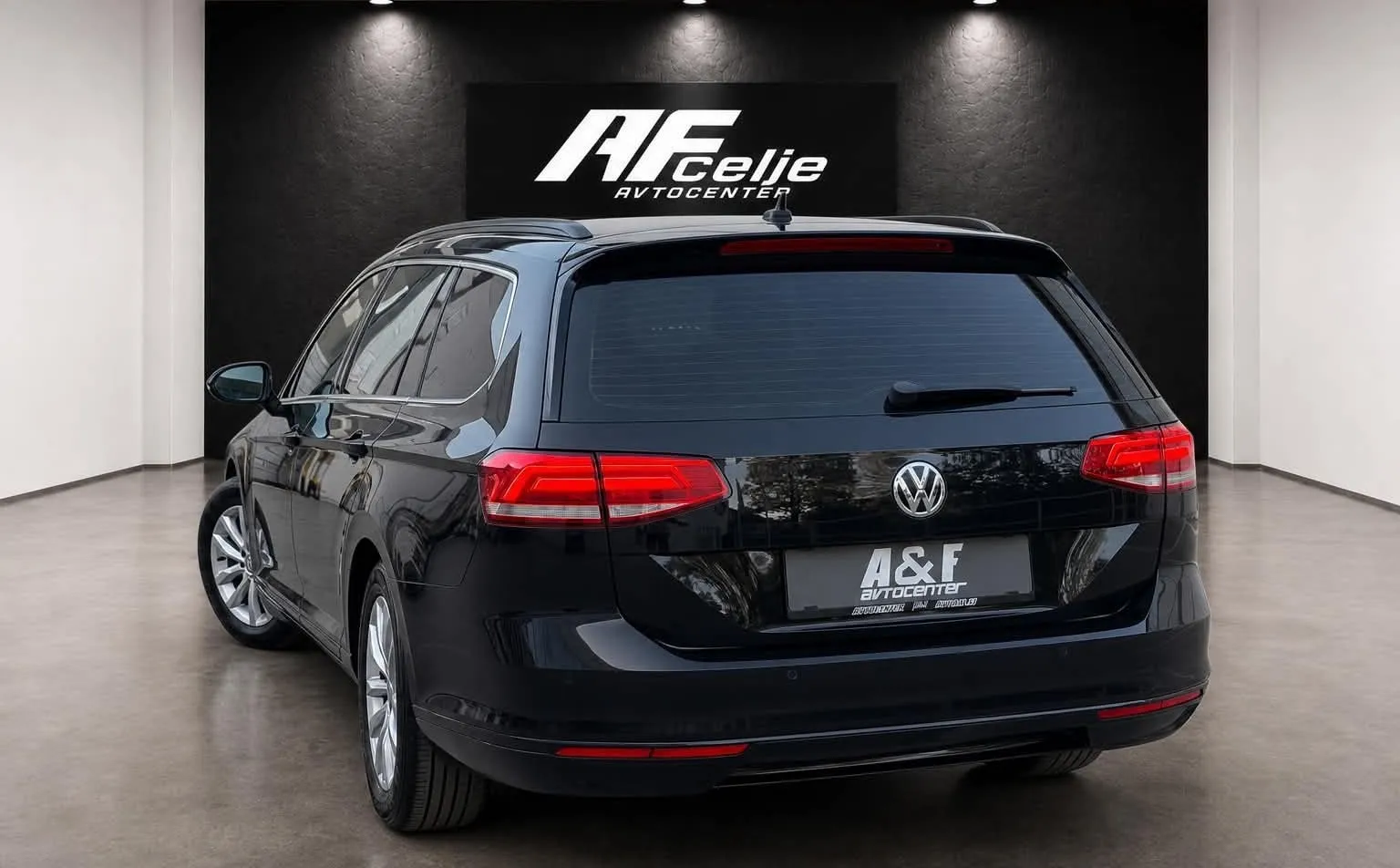 Notranja slika - Volkswagen Passat Variant - 2.0 TDI-H LINE-LIZING ZA TUJCE-ACC-NAVI-4X KLIMA- - 7