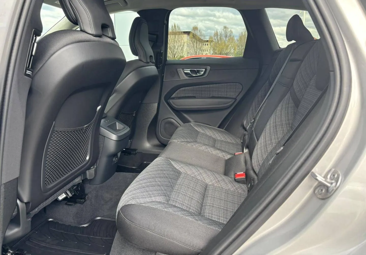 Notranja slika - Volvo XC60 - VOLVO  B5P AWD Core KAMERA-ACC-KEYLESS... - 24