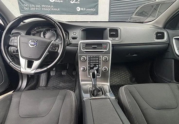 Zunanja slika - Volvo V60 - D4 - DIGITALNI ŠTEVCI - ODLIČEN - 10