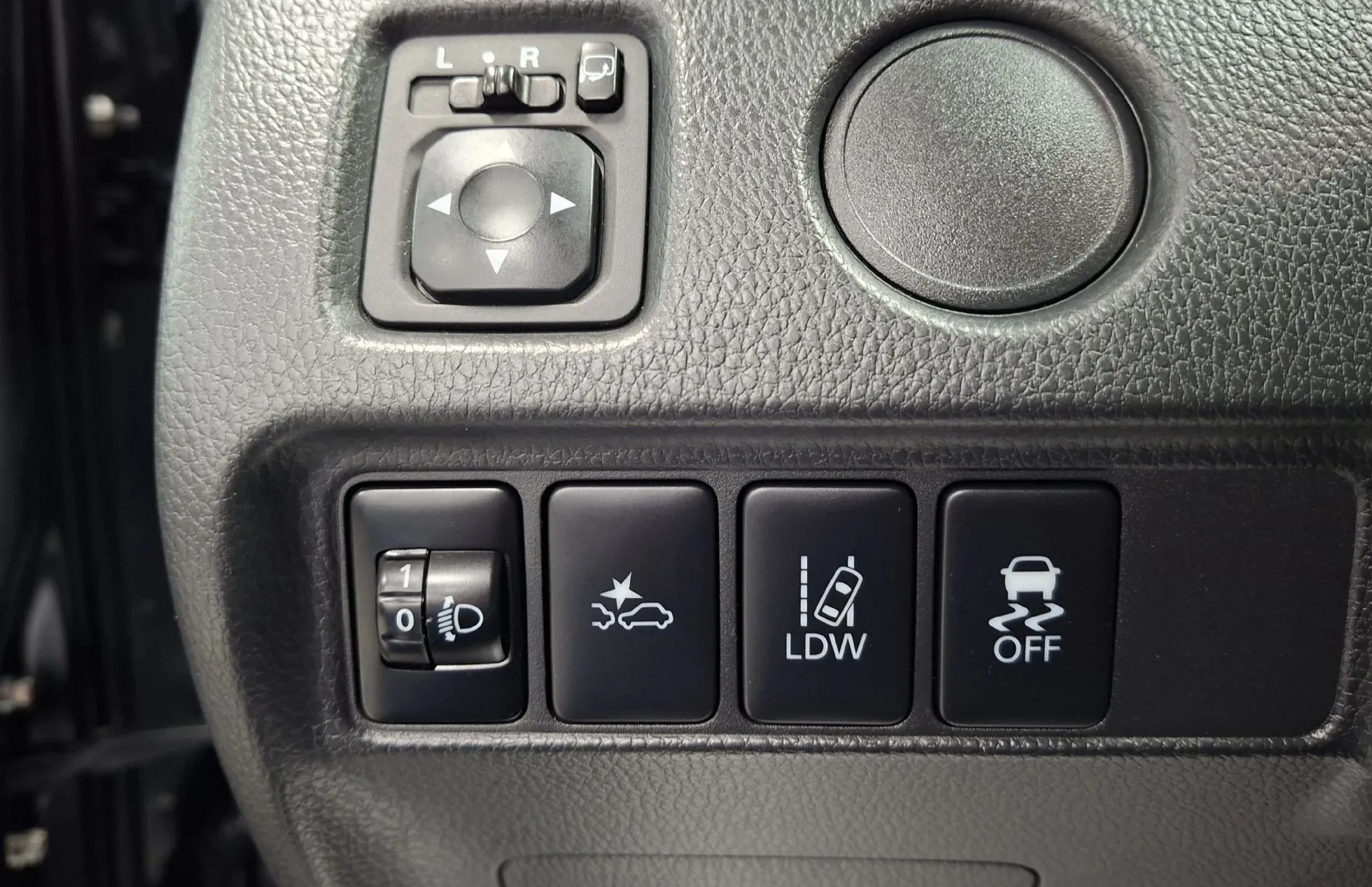 Zunanja slika - Mitsubishi L 200 - 2.3 4X4-1.LASTNIK-SLO-LED-NAVI-KAMERA-ODLIČEN- - 16