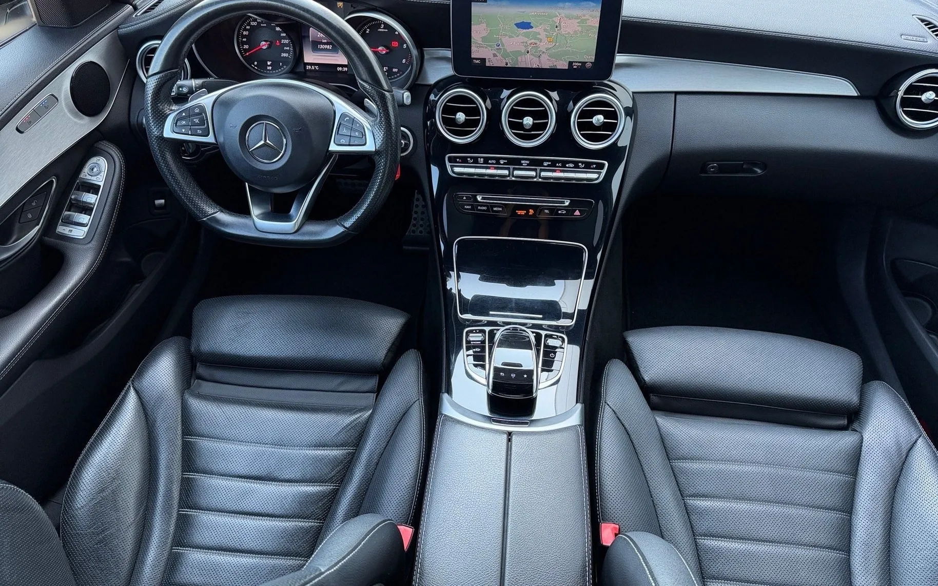 Notranja slika - Mercedes-Benz C-Razred - C 220 d AMG Line-Airmatic-DistronicPlus-Mrtvi kot - 10