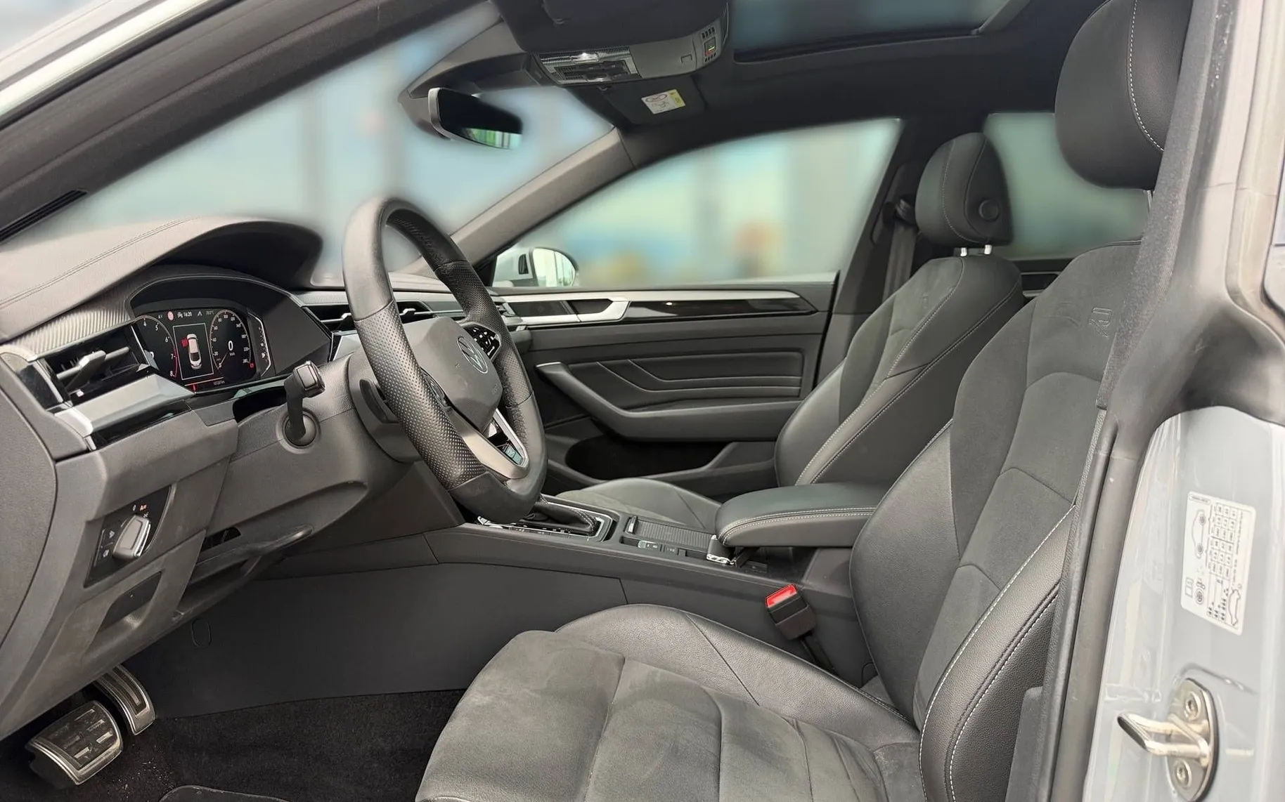 Notranja slika - Volkswagen Arteon - 2.0 TSI R-Line DSG - 10
