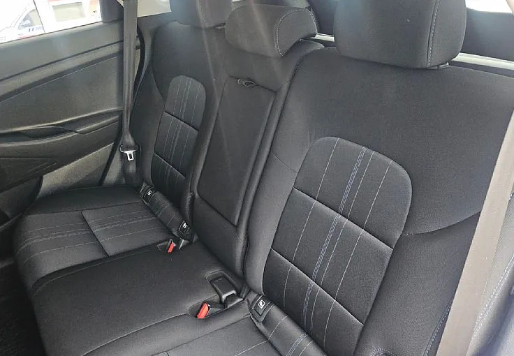 Zunanja slika - Hyundai Tucson - 1.7 CRDi 116ks °LED° °TEMPOMAT°°16-COL° - 12