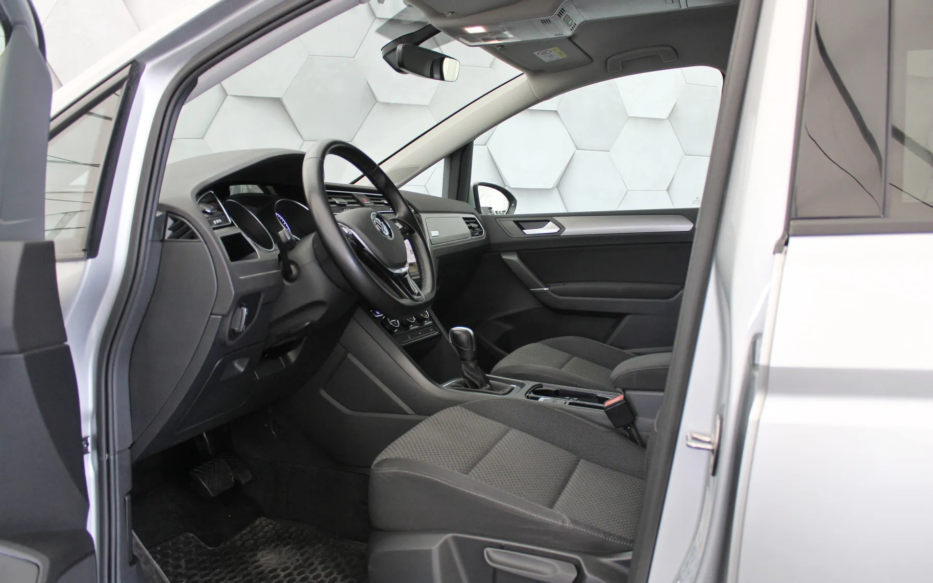 Zunanja slika - Volkswagen Touran - 2.0 TDI DSG Family 150KM - 9