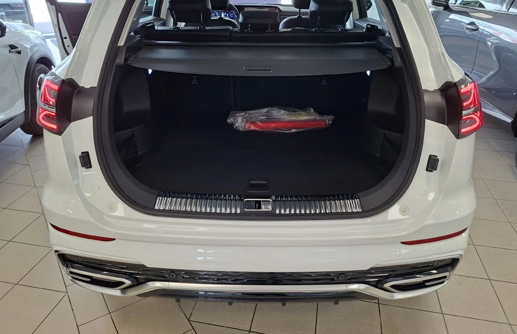 Zunanja slika - Hongqi HS5 - 2.0 T 4WD DCT - VOZILO NA ZALOGI - 14