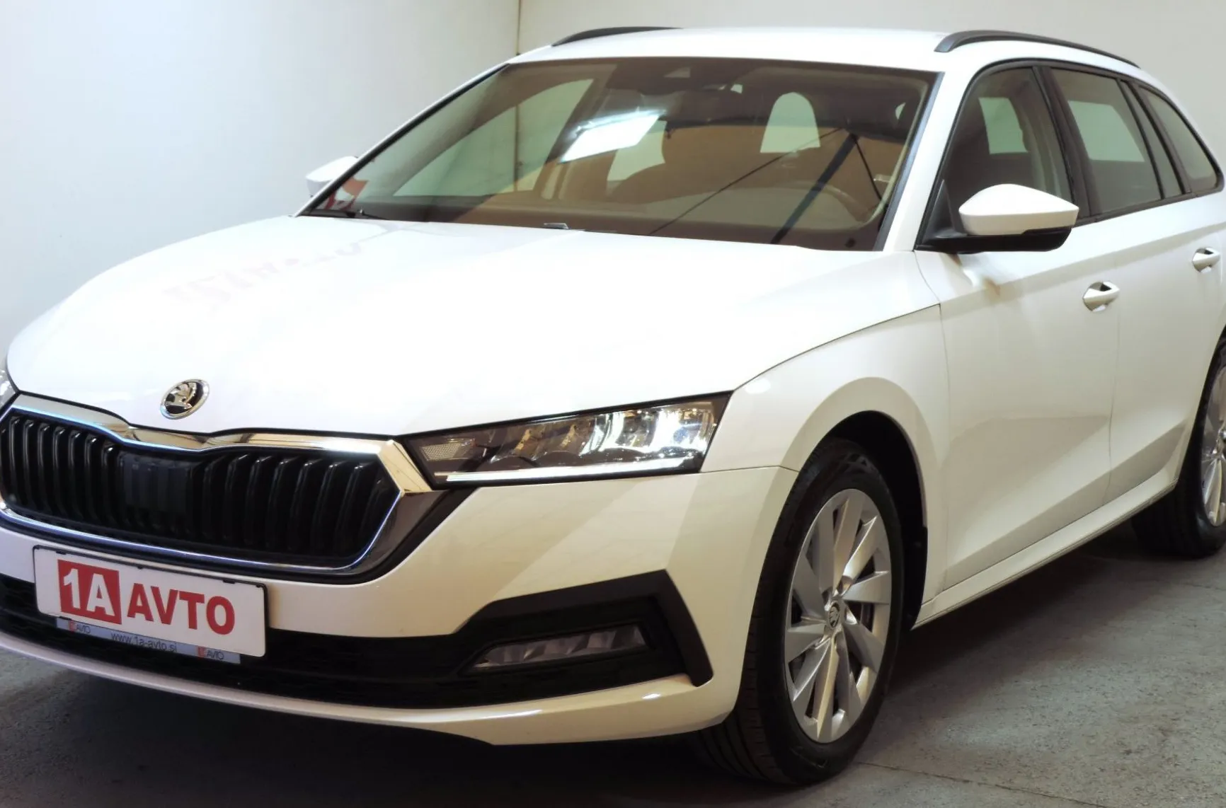 Zunanja slika - Škoda Octavia - Combi 2.0 TDI Ambition AVT. KLIMA-KAMERA-KOT NOVA - 1