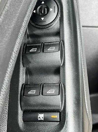 Zunanja slika - Ford Tourneo Connect - 1.5 TDCi+R.KAMERA+PDC+KLJUKA+NOSILCI - 20