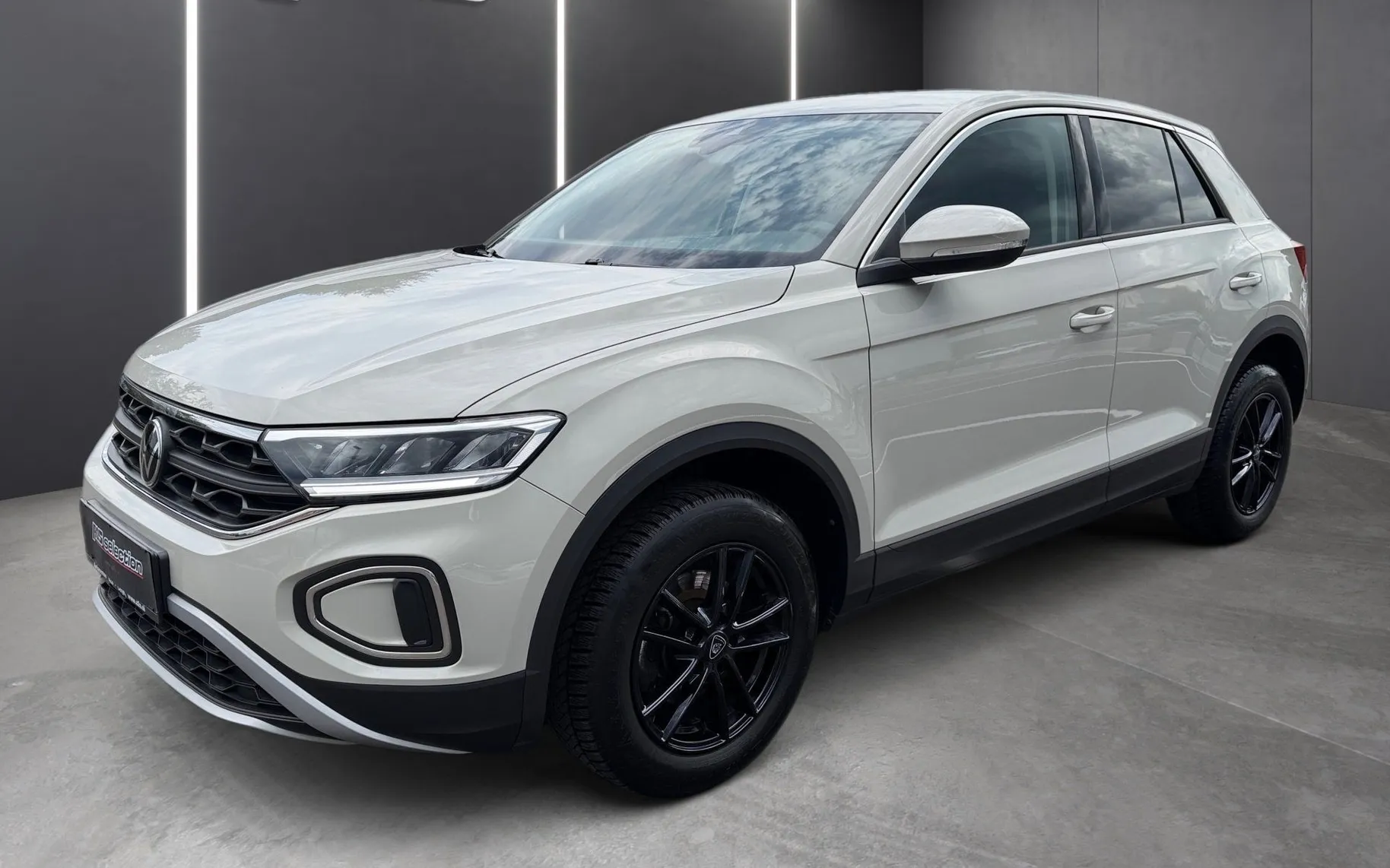 Zunanja slika - Volkswagen T-Roc - 1.0 TSI BMT Life-LED-16 COL Alu-AppConnect.... - 1