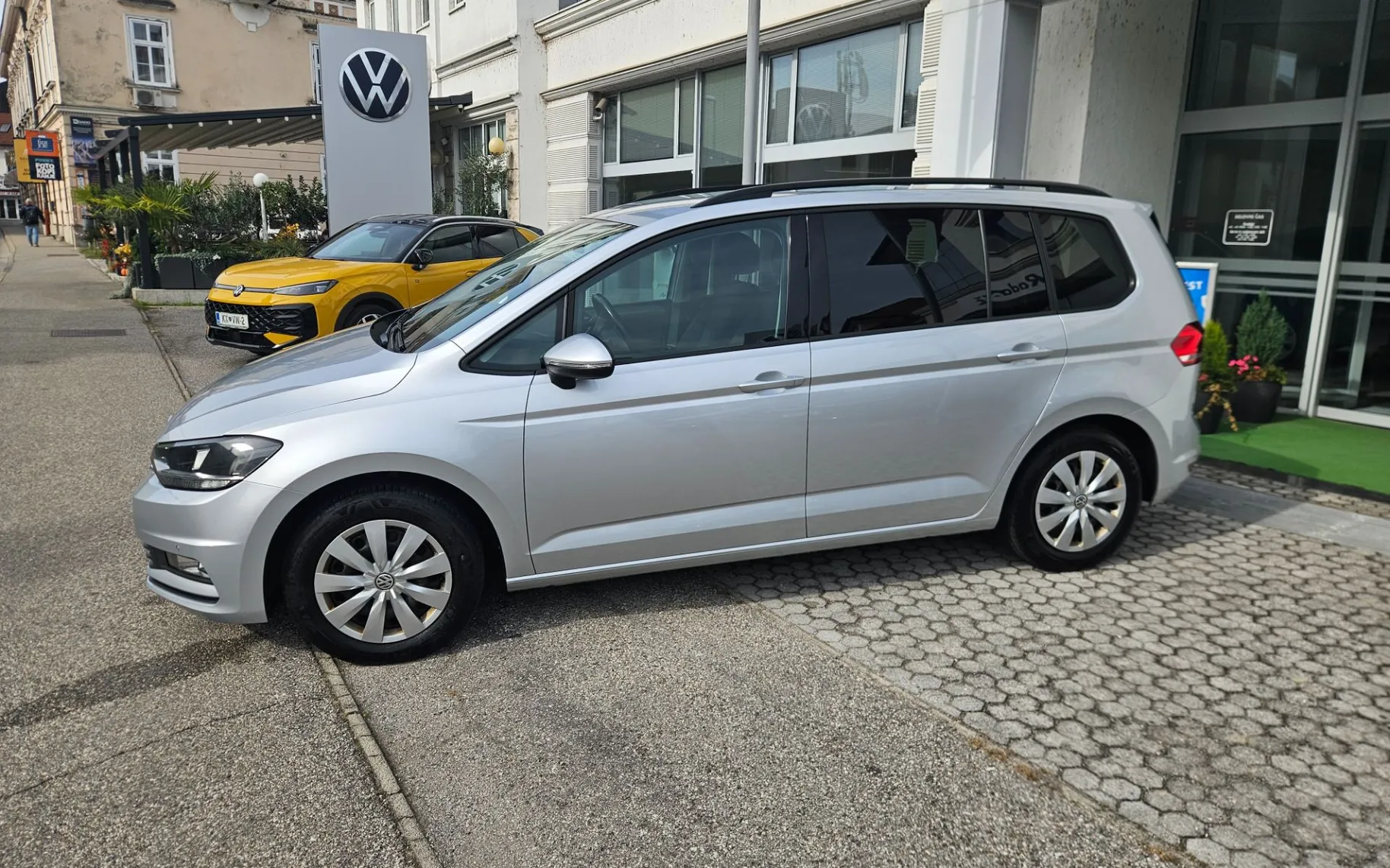 Zunanja slika - Volkswagen Touran - 1.6 TDI Comfortline 85kW - 5