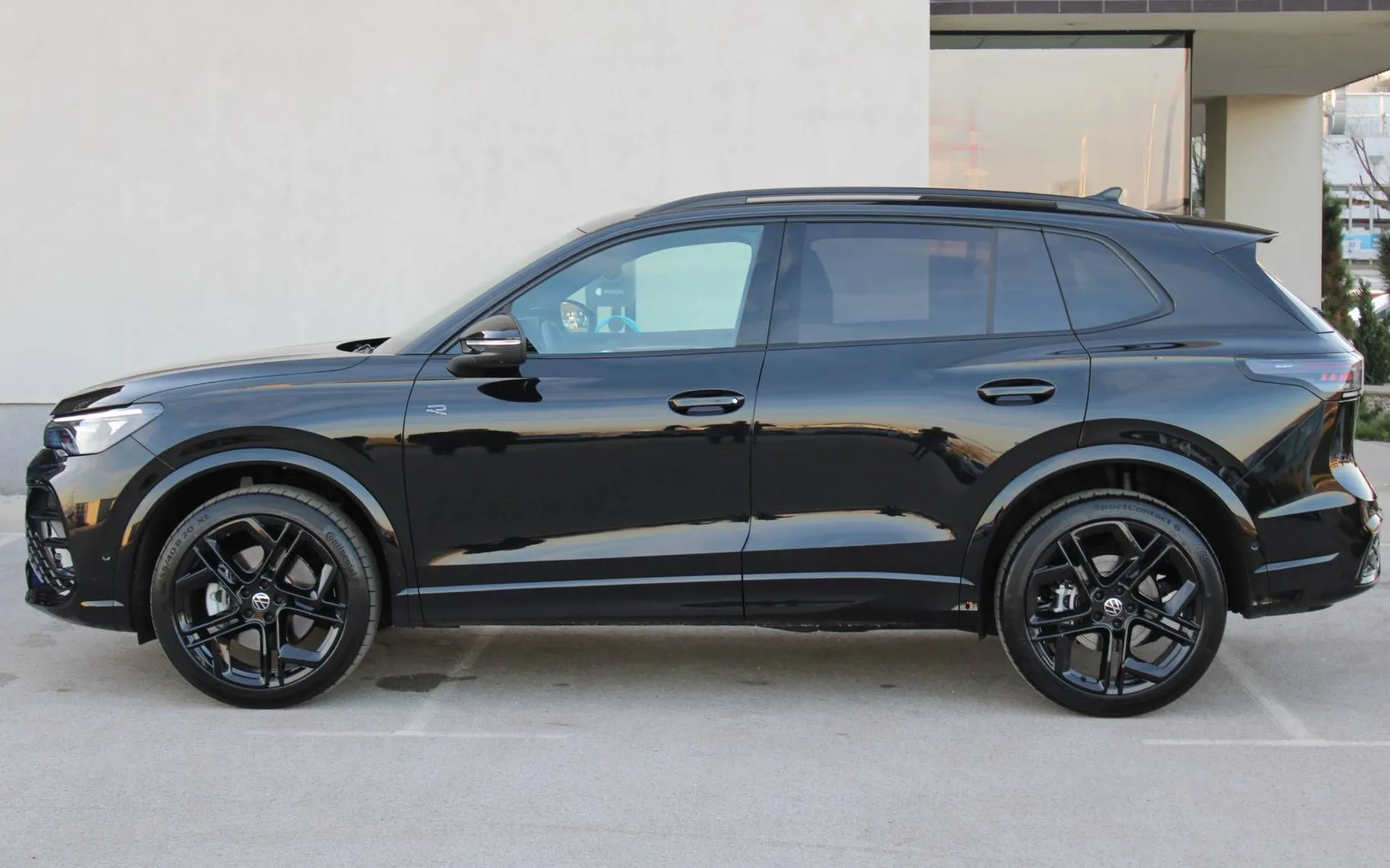 Zunanja slika - VW Tiguan - 2.0TSI 4MOT. R-LINE 195kW HEAD UP ACC SIDE AST I.. - 4