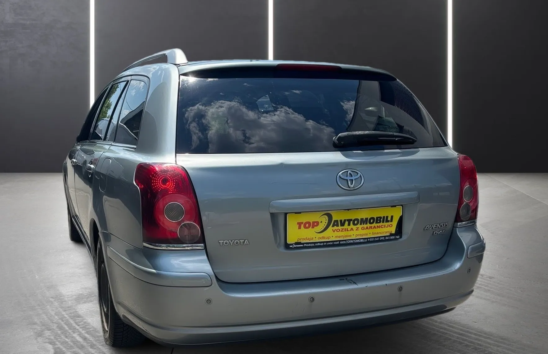 Zunanja slika - Toyota Avensis - Combi 2.2 D SLOVENSKO VOZILO XENON TEMPOMAT USNJE - 3