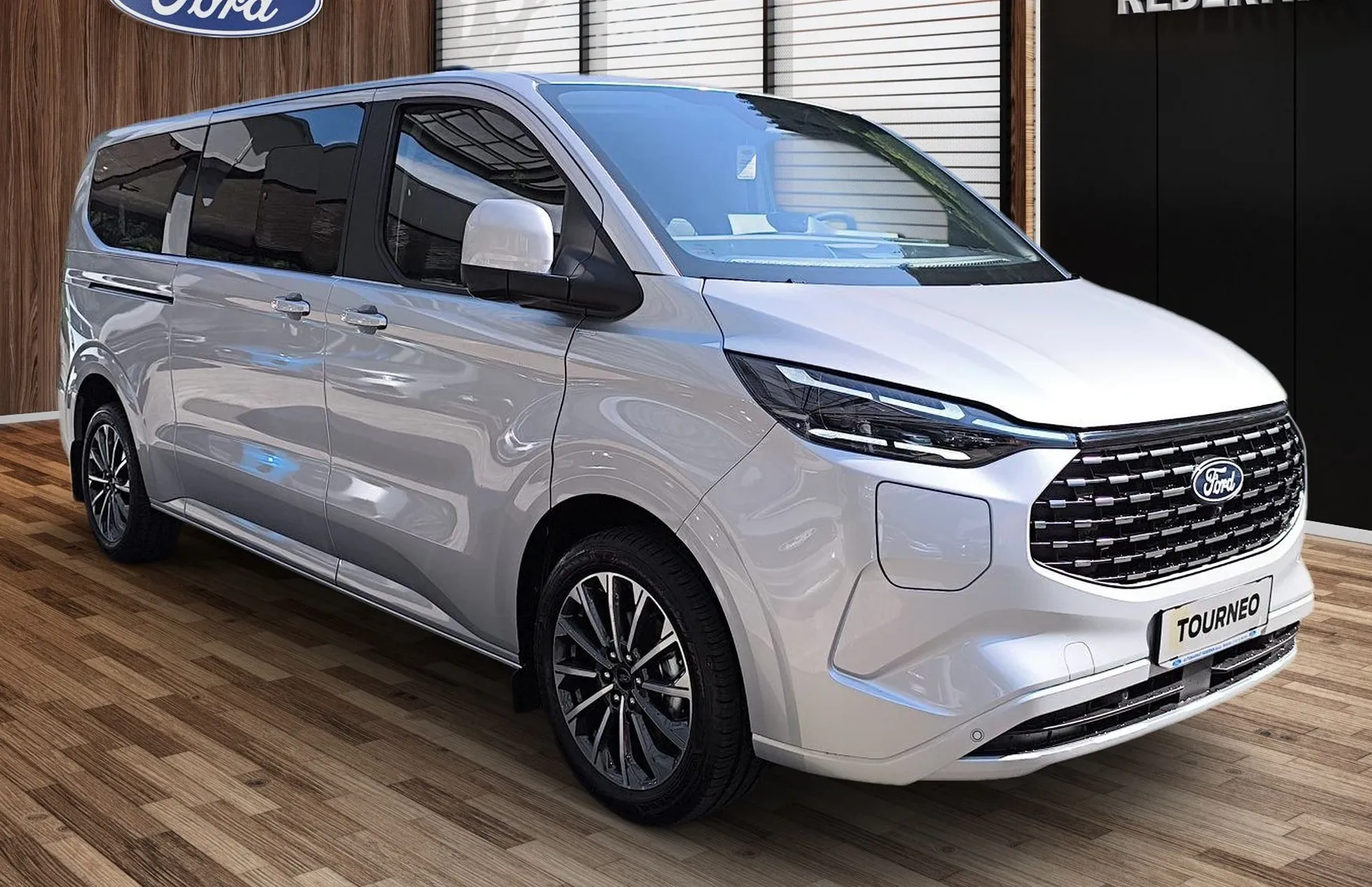 Zunanja slika - Ford Tourneo - Custom TITANIUM X 2.5 232PS PHEV CVT L2 FWD - 2
