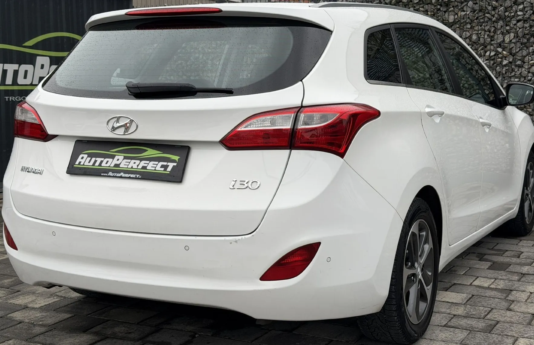 Zunanja slika - Hyundai i30 Wagon - 1.6 CRDI|GR.SED|2CON|TEMPOMAT - 6