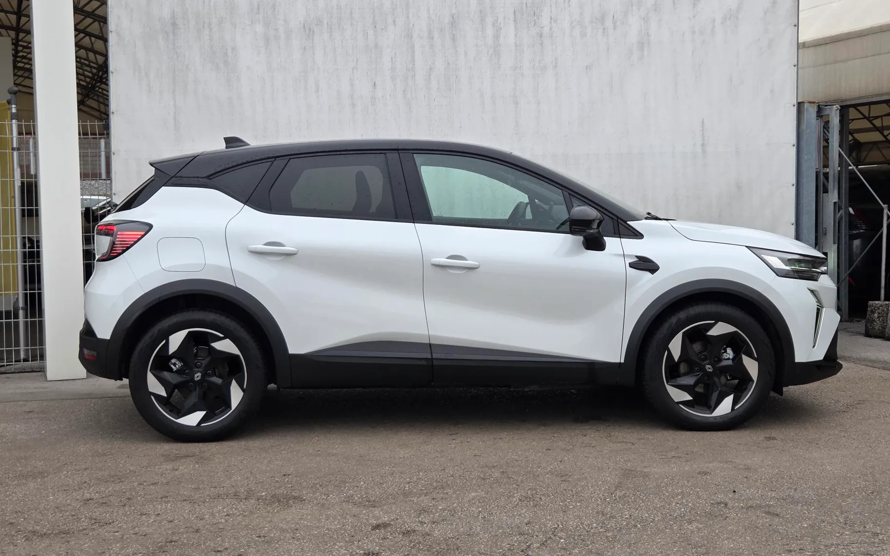Zunanja slika - Renault Captur - Techno TCe140 Avtomatik+Navi Park+Zimske gume - 3