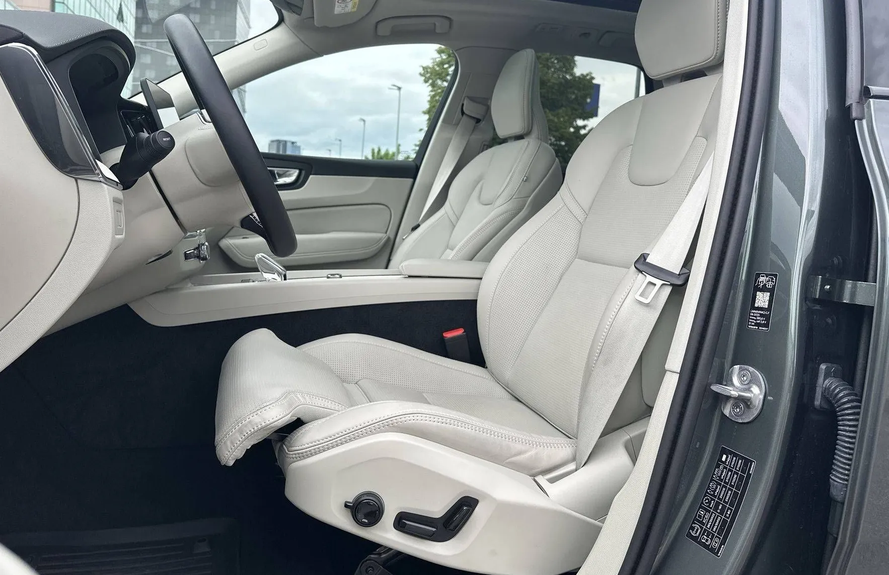 Zunanja slika - Volvo XC60 - T8 AWD Recharge Twin Engine Ultra Dark Avt - 10